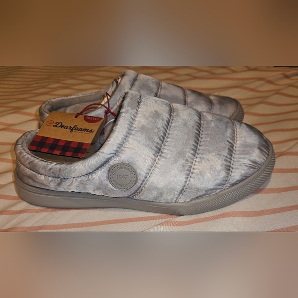 NWT Dearfoam Slippers - Picture 3 of 3